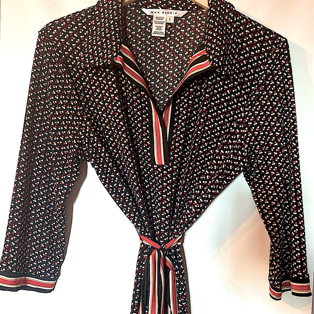 [SOLD] Max studio wrap dress size L